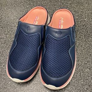 Gecko Man women’s size 10 slipper